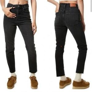 BDG Edie Super High Waist Raw Hem Slim Jeans W:28 L:32